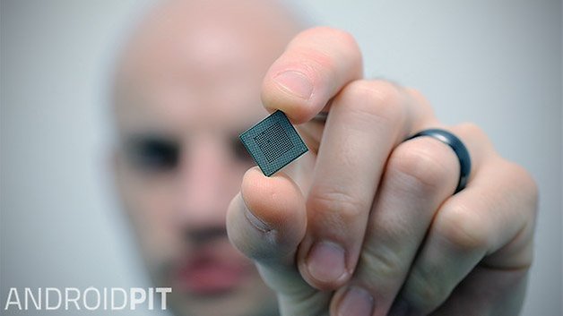 snapdragon-800-back-closeup-portrait-w628